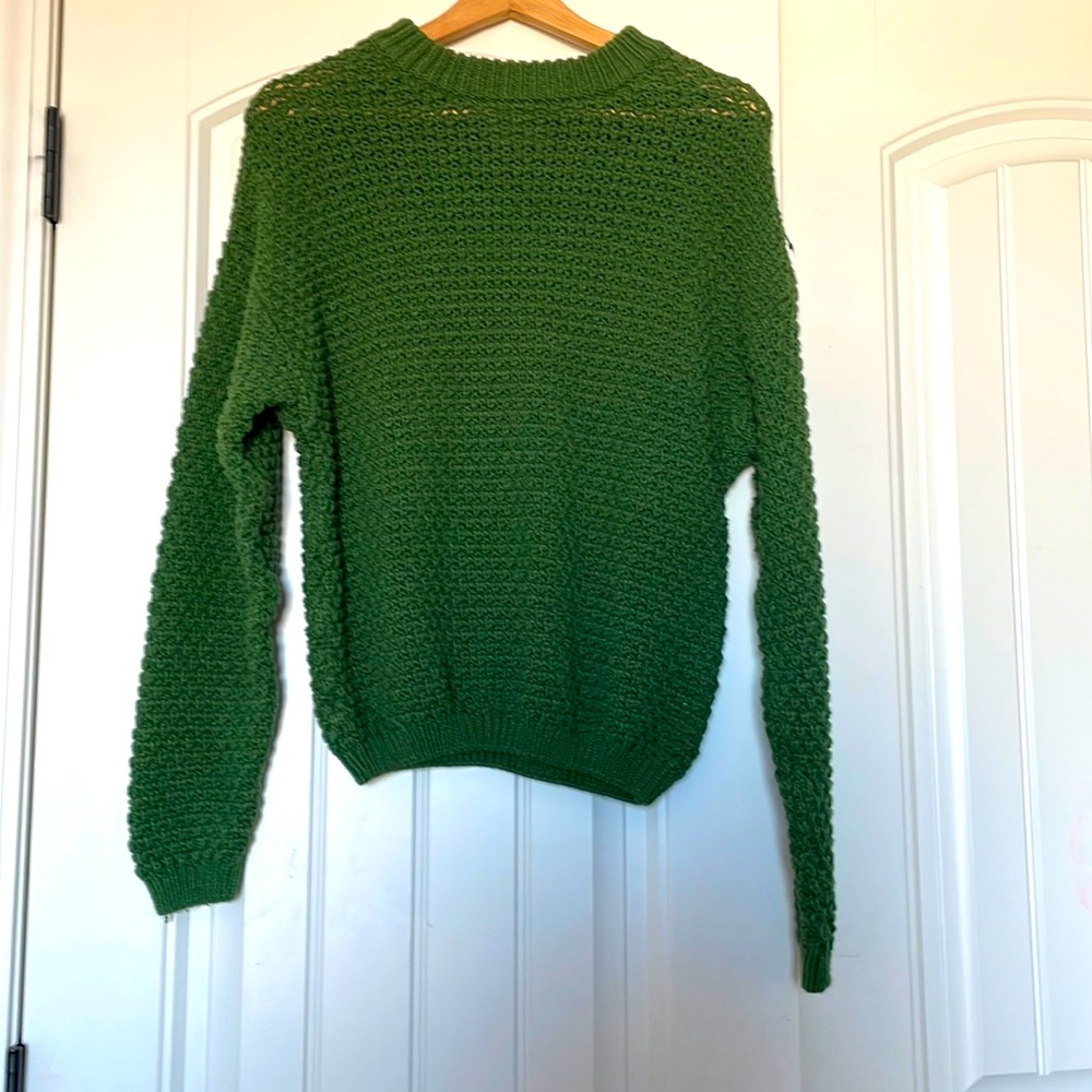 Really vibrant Green Universal thread sweater size small